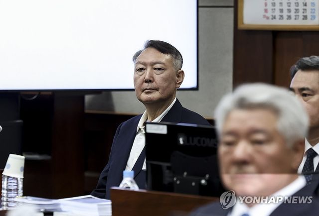 법정 출석한 윤석열 전 대통령