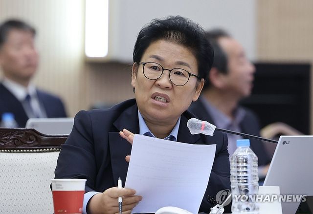 질의하는 문정복 의원