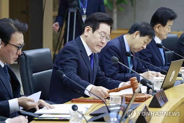 국무회의 개회선언하는 이재명 대통령