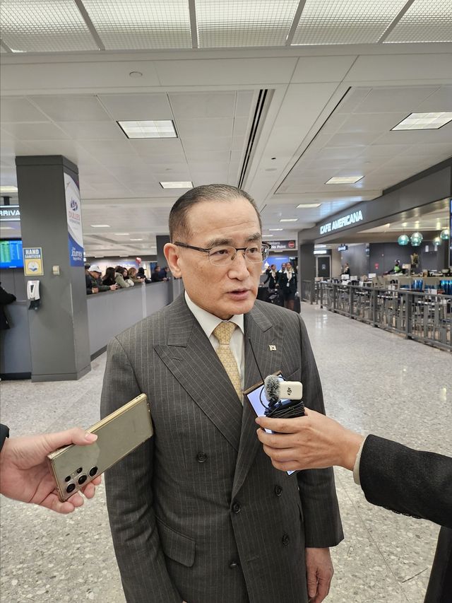 미 도착후 취재진 질문에 답하는 위성락 안보실장