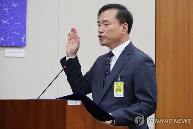 김종철 방미통위원장 후보자 선서