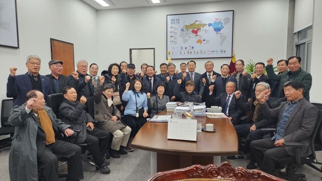 국회 찾은 거창사건 유족들