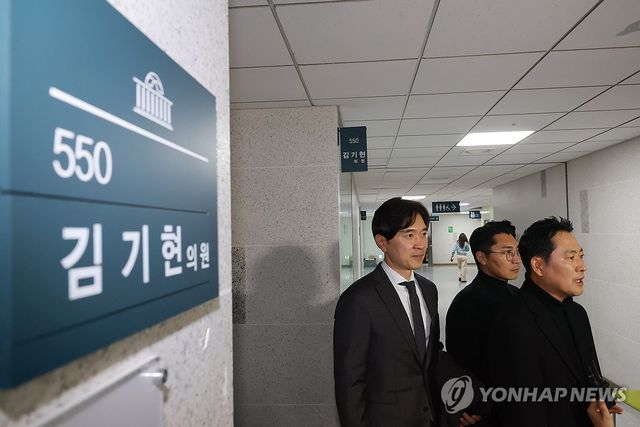 김기현 의원실 방문 마치고 입장 밝히는 장동혁 대표