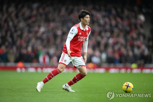 아스널에서 뛰던 일본 축구대표 수비수 도미야스 다케히로.