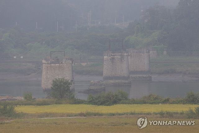 가을 안개 자욱한 임진강