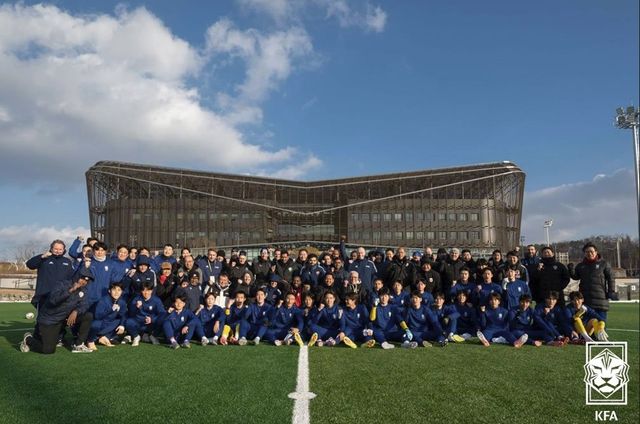 천안 코리아풋볼파크를 방문한 세미나 참가자들.