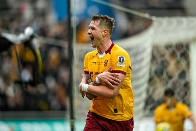 광주FC 프리드욘슨의 세리머니 모습.