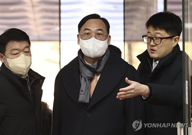 '백현동 수사무마 금품수수 의혹' 곽정기, 영장심사 출석