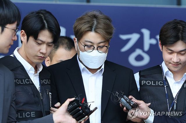 검찰 송치되는 김호중