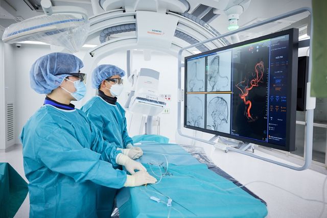 뇌혈관 시술 모습