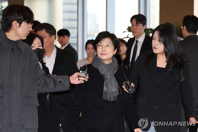 특검에 소환되는 김기현 의원 부인