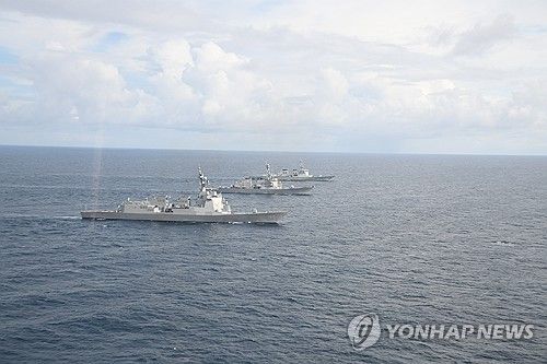 2023년 한미일 해상 미사일 방어 훈련 당시 일본 이지스 구축함 하구로함(앞)