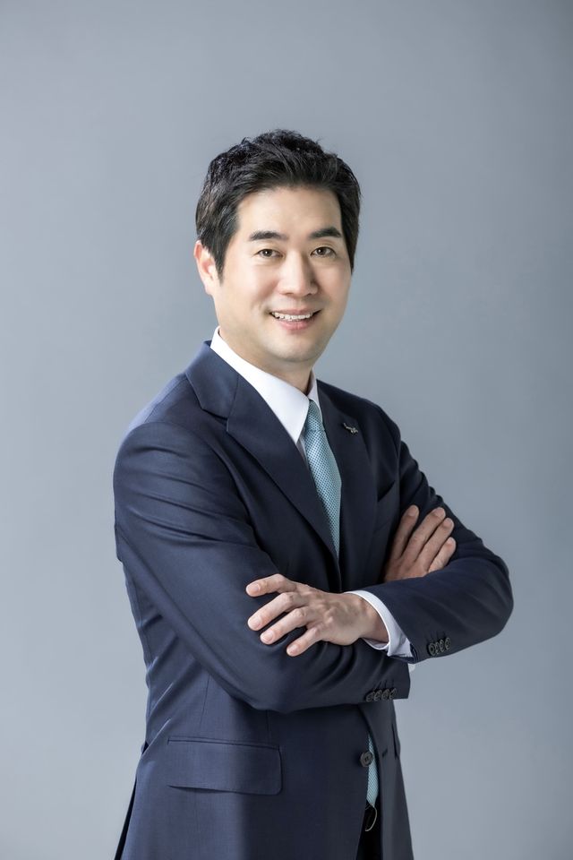 윤새봄 웅진 부회장