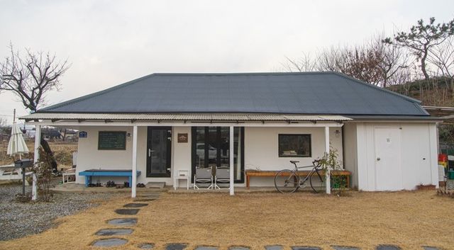 안성 살구나무책방