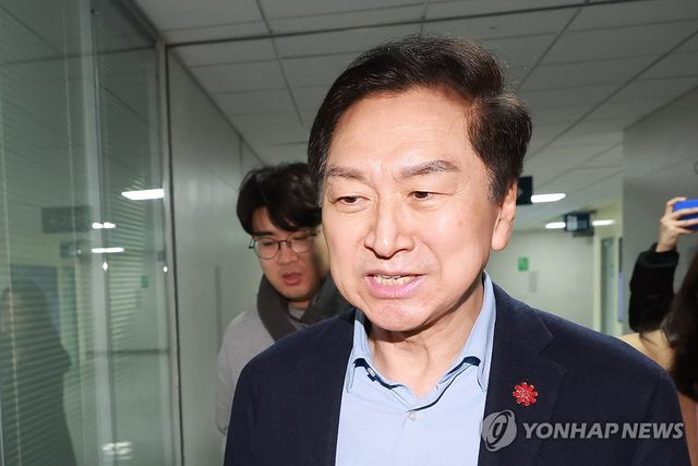 국회의원회관 사무실 도착한 김기현 의원