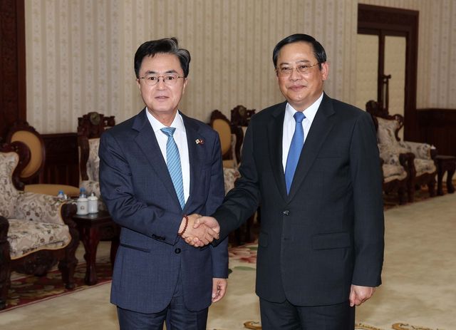 김태흠 충남지사(왼쪽)와 손싸이 시판돈 라오스 총리