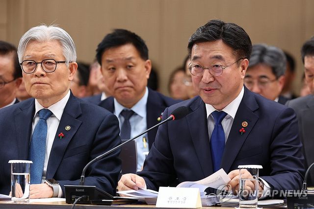 업무보고하는 윤호중 행안부 장관