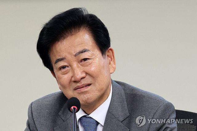 인사말 하는 정동영 장관