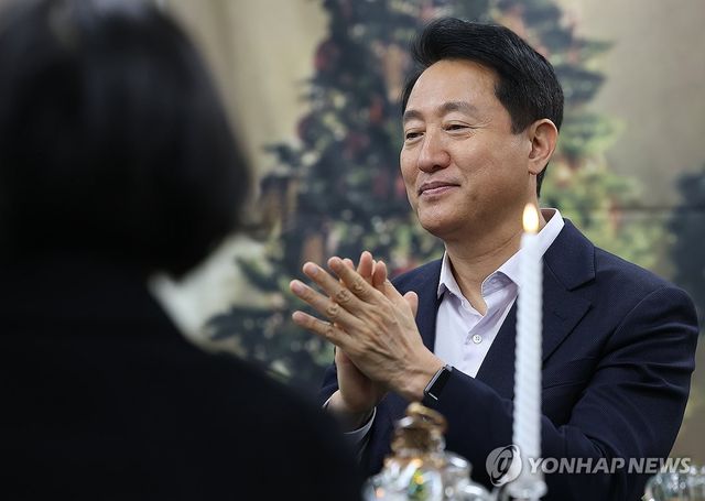 박수치는 오세훈 시장