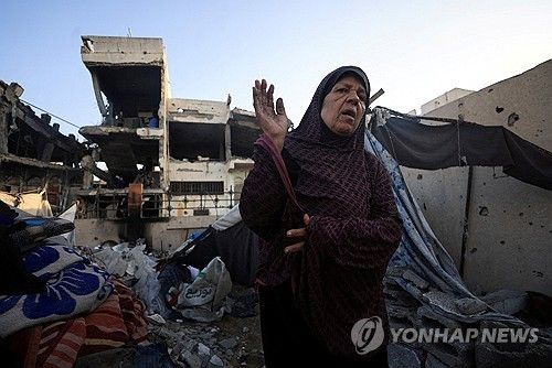 이스라엘 공격을 받은 가자지구 내 팔레스타인 여성