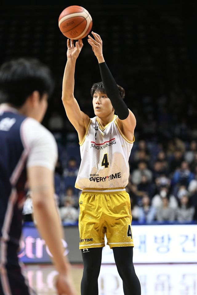 슛 쏘는 박정웅