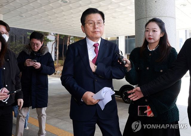 특검 사무실 향하는 황교안 전 국무총리