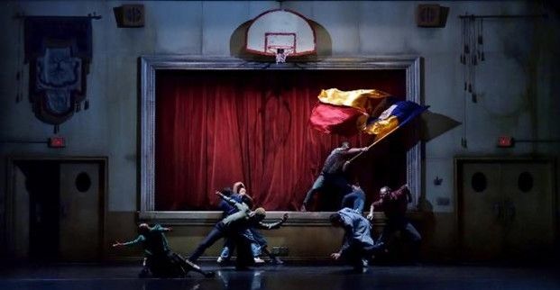 크리스털 파이트의 '어셈블리 홀' 공연 장면