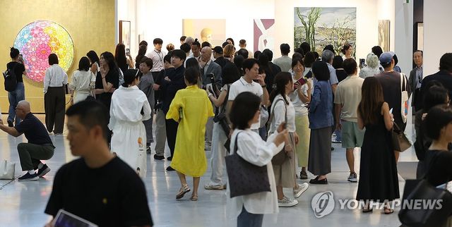 북적이는 프리즈 서울