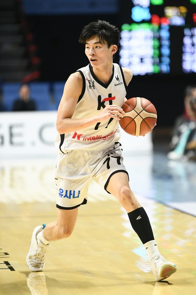 수원 kt의 신인 가드 강성욱