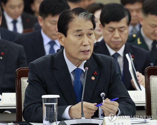 업무보고하는 권오을 국가보훈부 장관