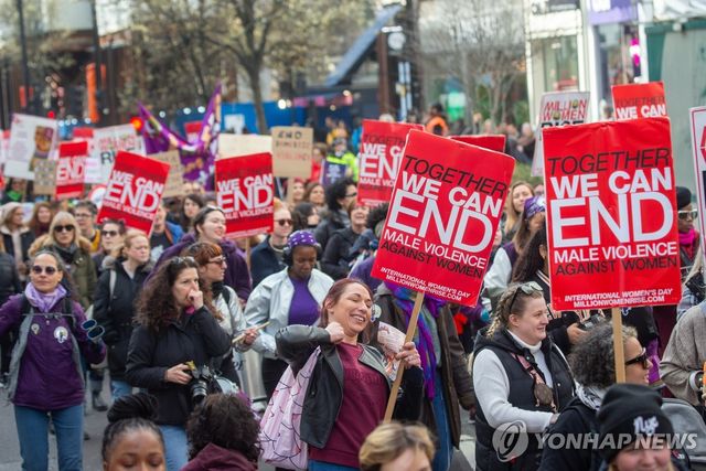 2024년 3월 런던에서 여성에 대한 폭력 근절 촉구 시위