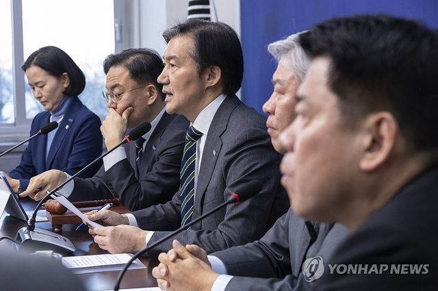 양당 주도의 정치개혁특위; 비판하는 조국