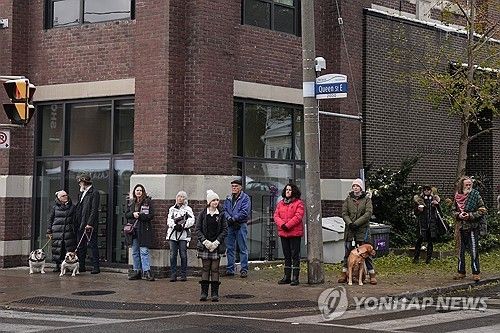 캐나다 토론토 거리의 행인들