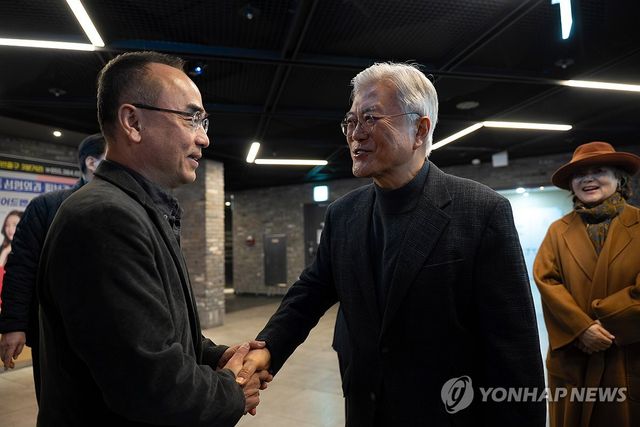 '1980사북' 시민상영회 참석한 문재인 전 대통령