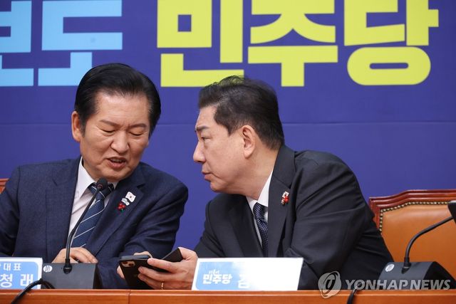 대화하는 정청래와 김병기