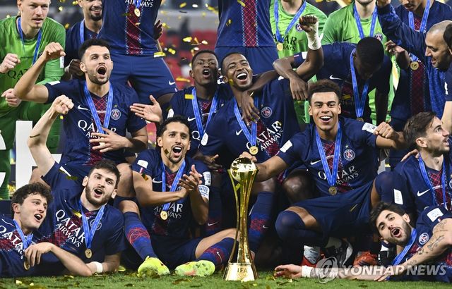우승 후 기뻐하는 PSG 선수들