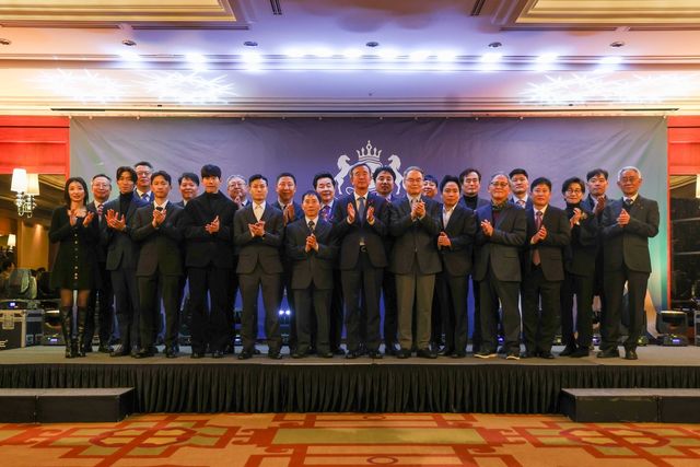 연도 대표상 시상식 단체 사진. 