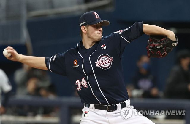 역투하는 두산 선발 플렉센
