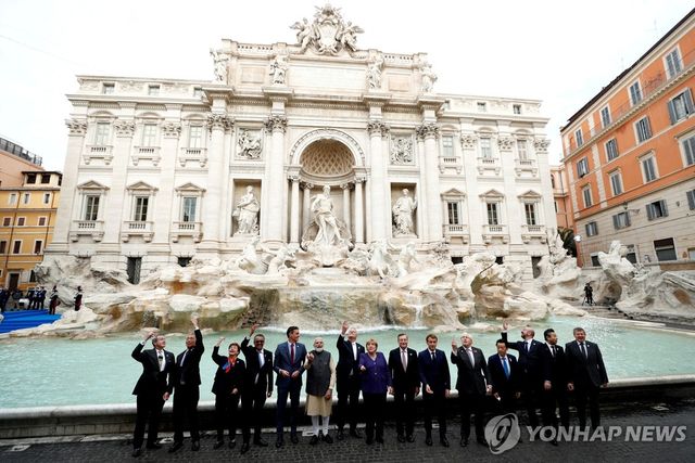 로마 명물 트레비 분수