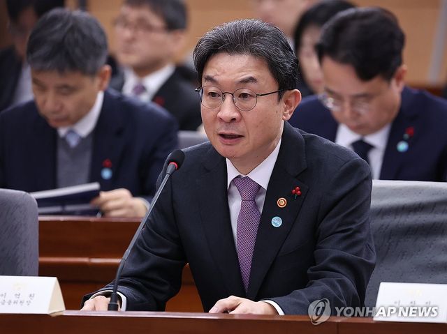 업무보고하는 이억원 금융위원장