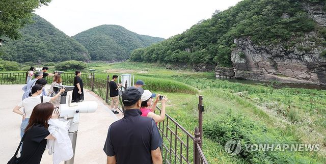 관람객으로 북적이는 '세계유산' 반구대 암각화