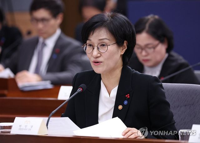 업무보고하는 원민경 성평등가족부 장관