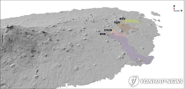 일렬로 나란히 배열된 따라비-모지-좌보미-용눈이 오름