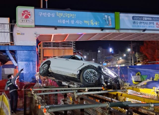 도시철도 2호선 공사 현장 추돌한 승용차
