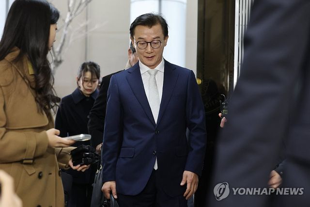 경찰청 출석하는 전재수 전 장관