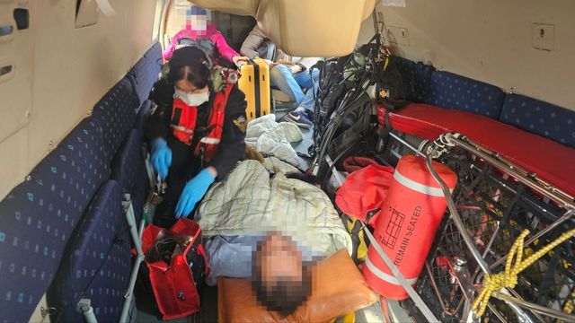 육지로 환자 이송하는 동해해경청