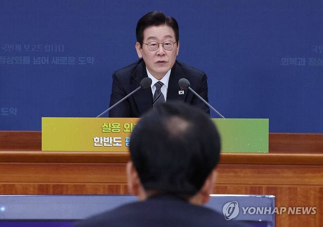 정동영 통일부 장관에게 질문하는 이재명 대통령