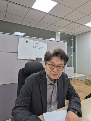 연합뉴스와 [삶] 인터뷰 중인 김경록 고문