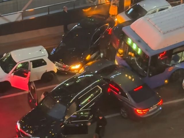 강남구청 앞 10대 연쇄 추돌사고