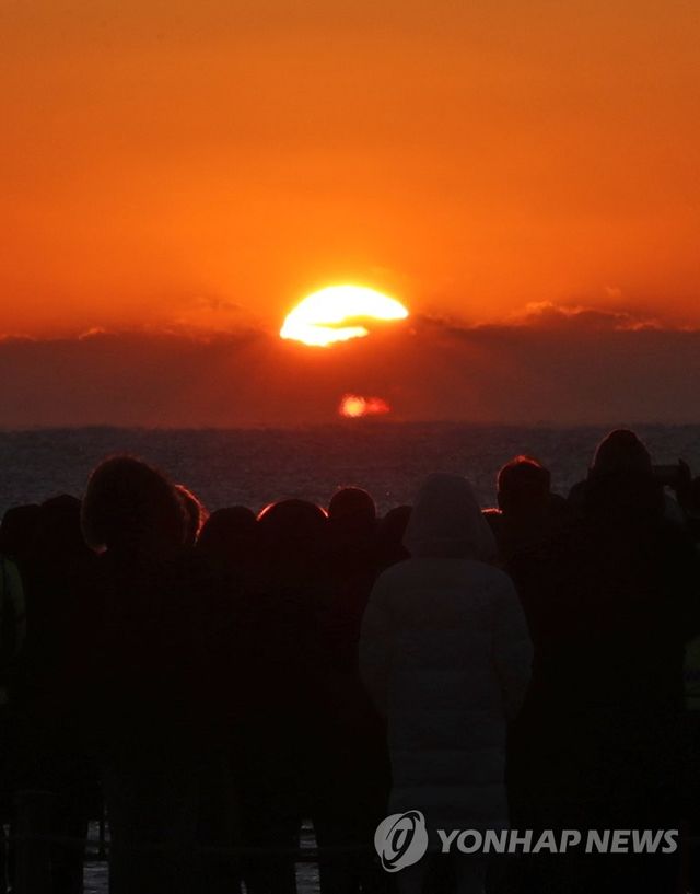 모습 드러낸 2022년 첫 해
